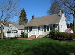 32 Fortuna Dr, Fairfield, CT 06824
