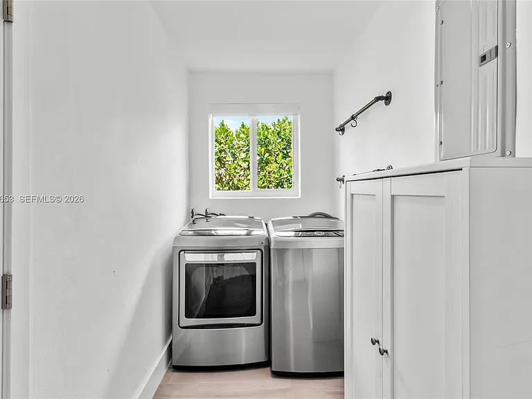 3855 SW 1st St — Photo 4