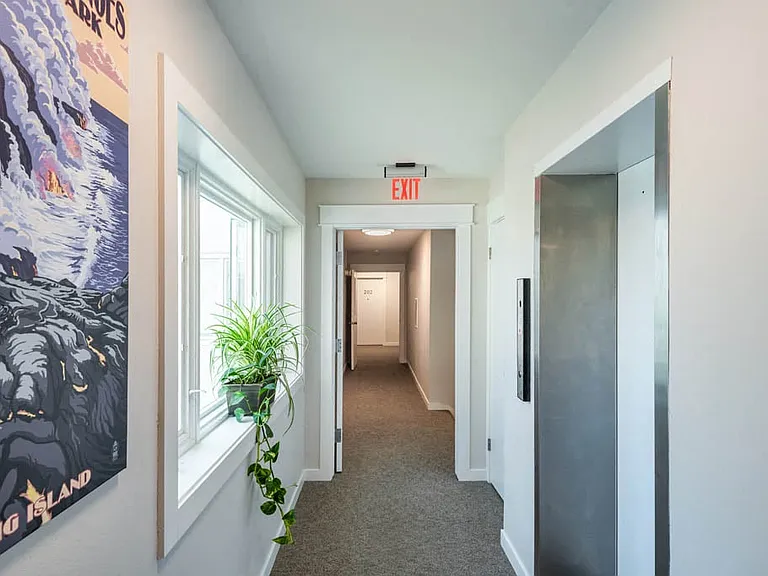 Dolphin Square Apartments — Photo 8