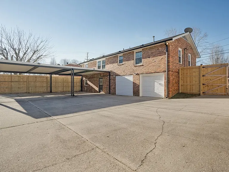6504 Upton Ln — Photo 16