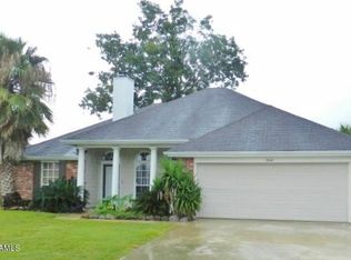 504 Pear Tree Cir, Broussard, LA 70518