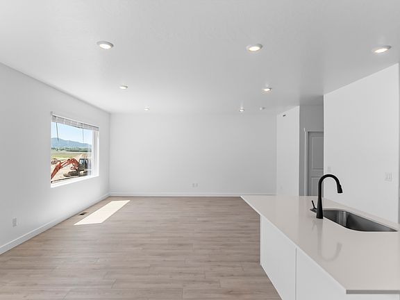 5th image of 2046 E Dorset Way #288
