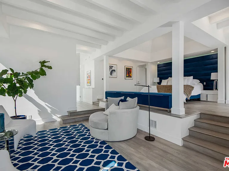1250 Angelo Dr — Photo 17