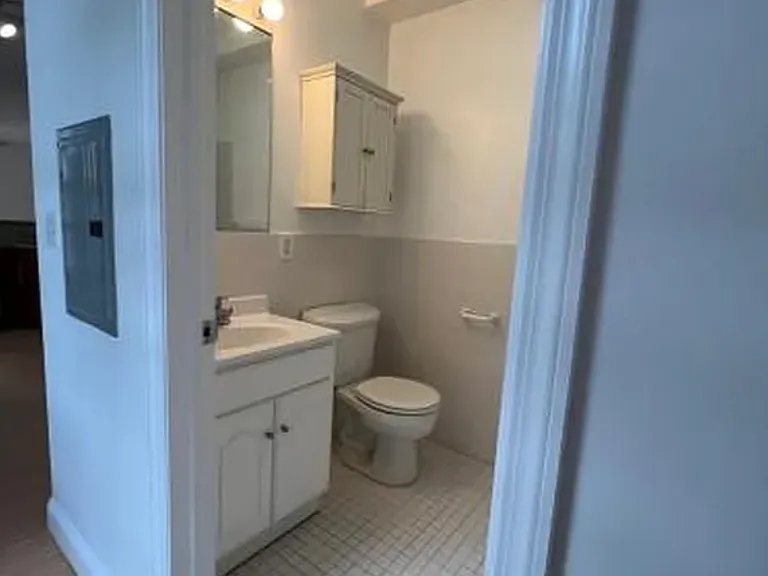 202 Monroe St #5 — Photo 7