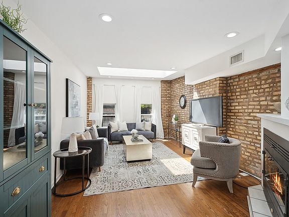 3rd image of 158 W Huron St APT 4C