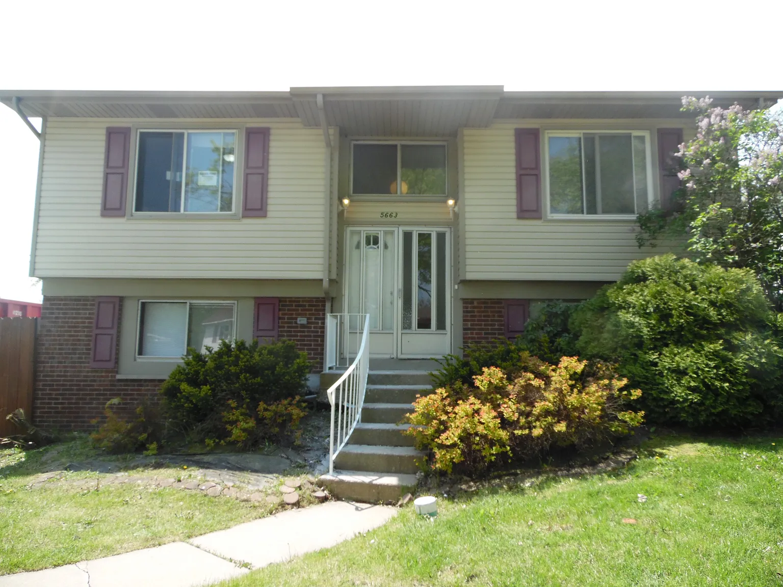 14204 Woodlawn Ave photo 1