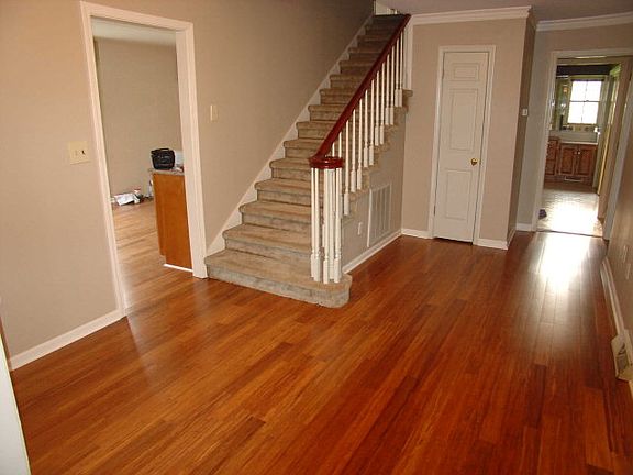 4th image of 344 Noble Dr