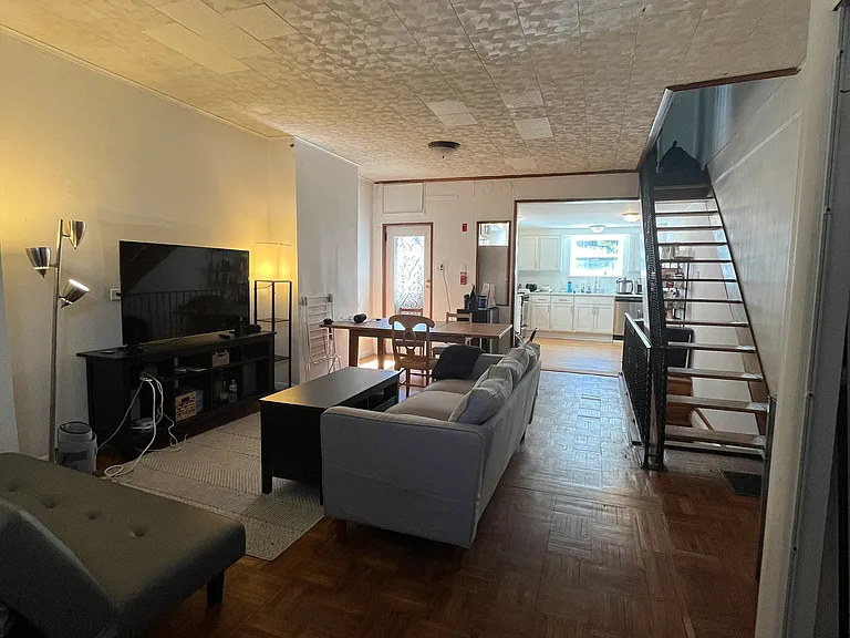 3934 Delancey St — Photo 9