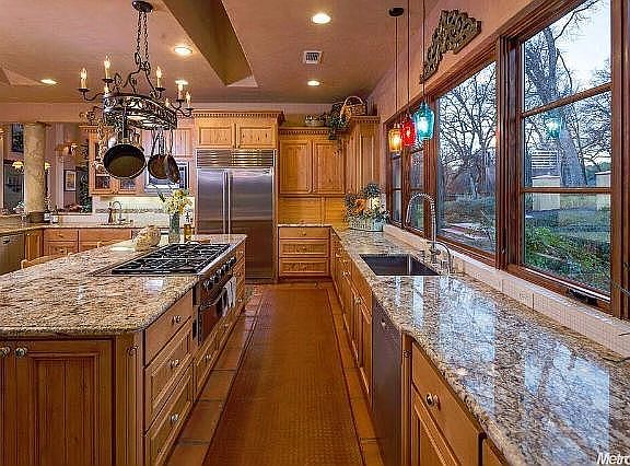2nd image of 2575 Vineyard Dr