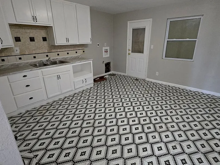 1140 Saint Rose Ln — Photo 5