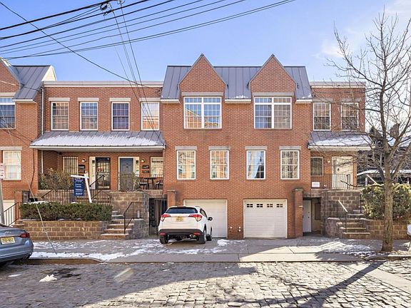 5th image of 16 Manning Ave