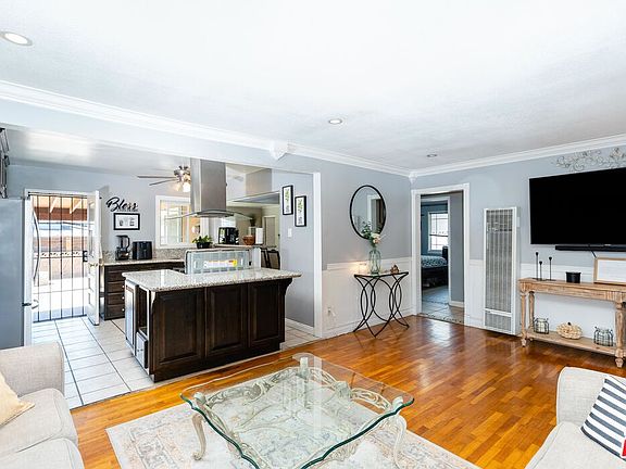 3rd image of 1505 W Granada Ct