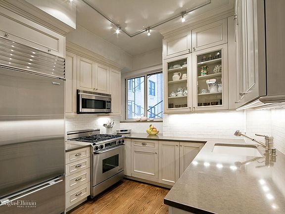 4th image of 1172 Park Ave #5D