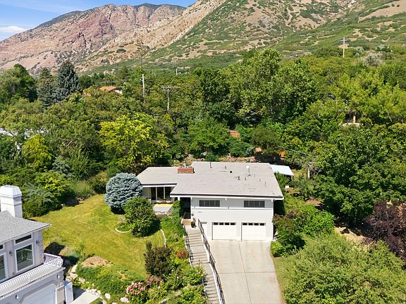 2nd image of 3520 Kingston Cir