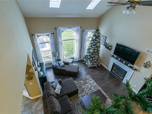 3rd image of 325 Wolf Creek Ct