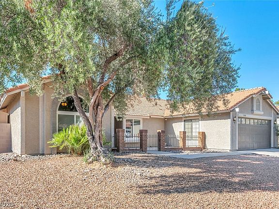 3rd image of 3249 Palmdesert Way