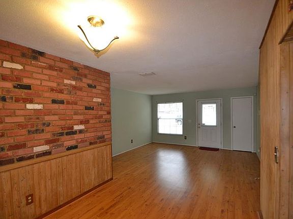 3rd image of 1203 W Hollywood St