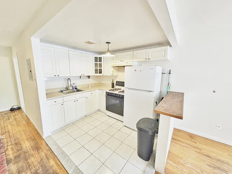 25-36 14th St #1 — Photo 2