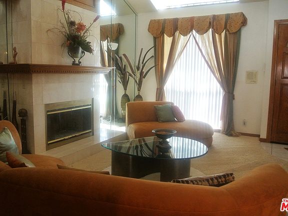3rd image of 305 W 64th Pl
