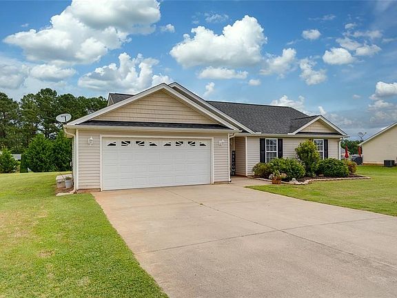 3rd image of 106 Silver Spur Dr