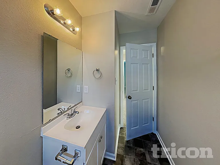 4504 Valendra Dr — Photo 18