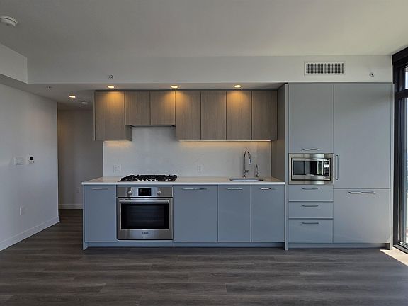5th image of 6608 Sussex Ave #2202