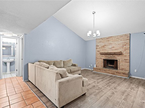 2nd image of 2825 Vancouver Dr