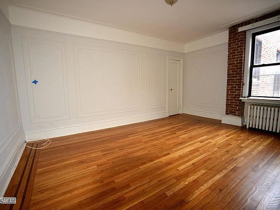 3rd image of 3015 33rd St APT 6G
