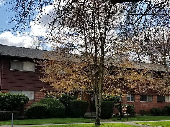 3rd image of 170 Owens St S #105