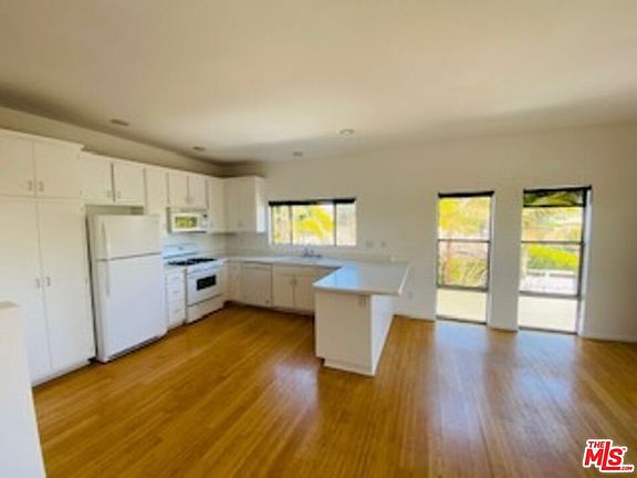 4th image of 516 Boccaccio Ave APT D