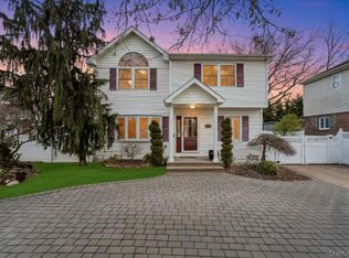 2585 Oceanside Rd, Oceanside, NY 11572