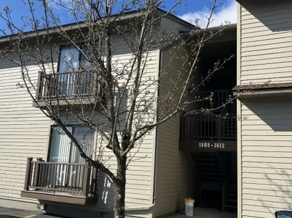 1610 Spruce Hills Dr, Glen Gardner Boro, NJ 08826