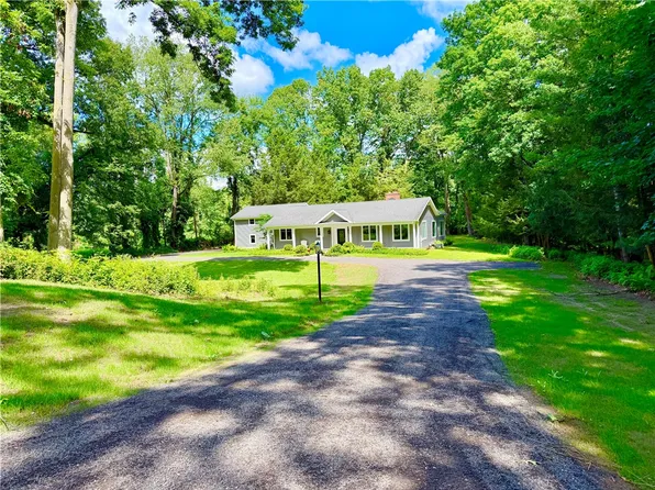 157 Crescent Hill Rd, Pittsford, NY 14534
