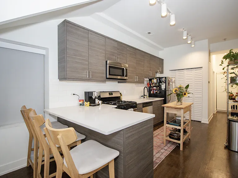 1418 W Blackhawk St #1F — Photo 14