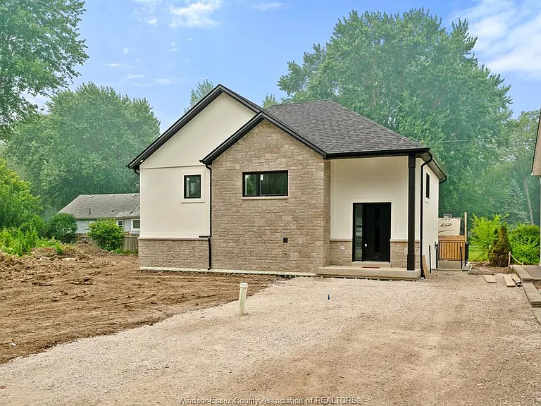 121 Allison Ave — Photo 2
