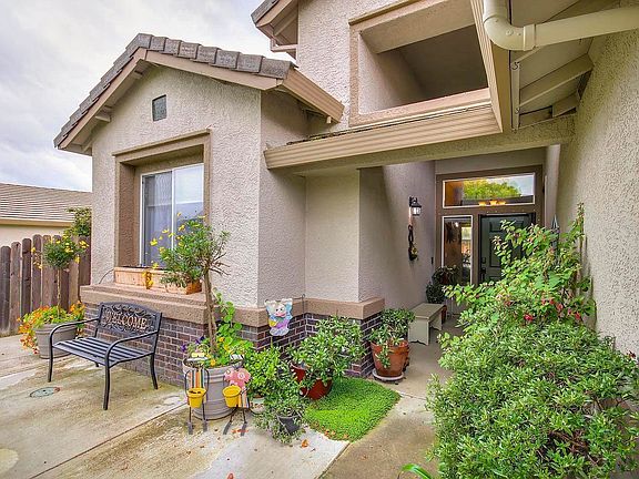 4th image of 946 Blackwell Way