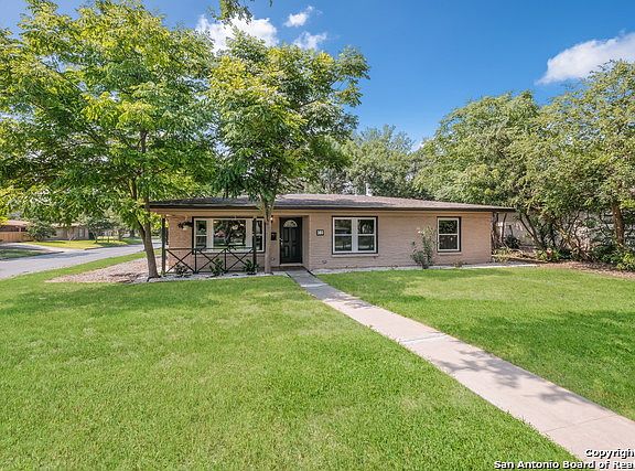 2nd image of 203 Maplewood Ln