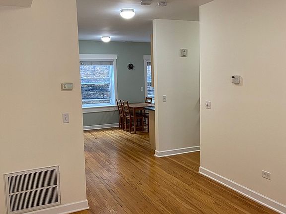 2nd image of 2539.5 Prairie Ave #1W