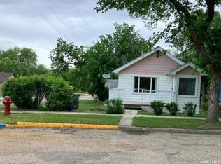 230 6th Ave W, Assiniboia, SK S0H0B0