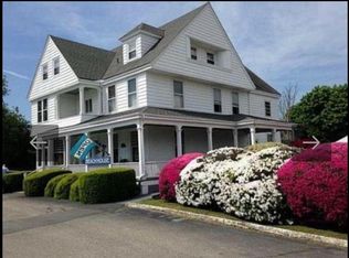 42 W Main Rd APT 2F, Middletown, RI 02842