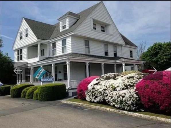 42 W Main Rd APT 2F, Middletown, RI 02842