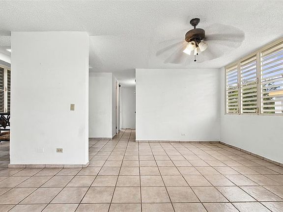 3rd image of W-1 Ruiz Soler Ave. JARDINES DE CAPARRA DEV.