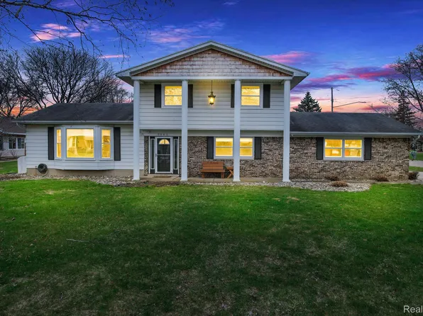 5065 Hyde Park Dr, Swartz Creek, MI 48473