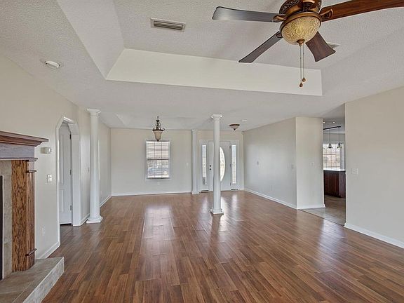 4th image of 107 Sagebrush Dr