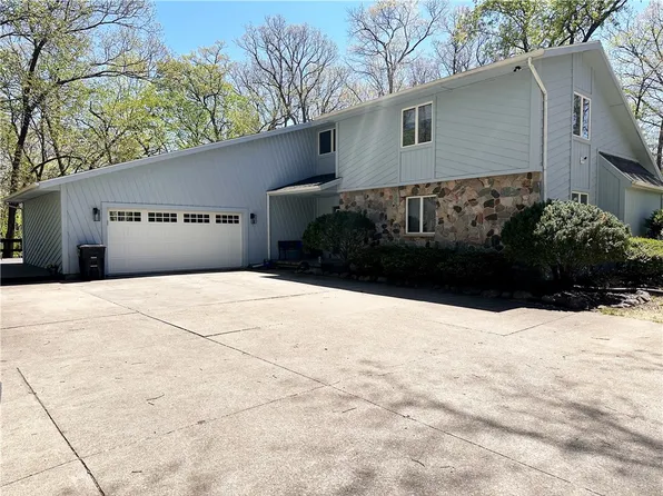 16480 N Briarwood Dr, Effingham, IL 62401