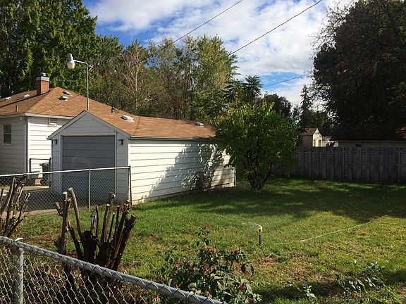 3rd image of 1552 Barth Ave