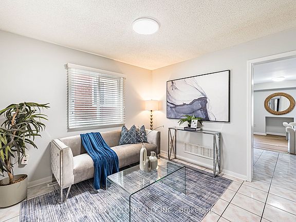 5th image of 65 Mount Ranier Cres