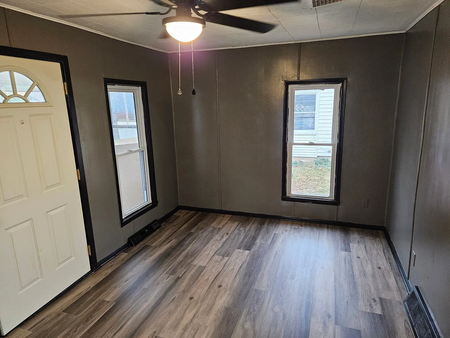 Charming Smaller 2 bedroom in Charles City | 414 S Iowa St | Available 11/1/2026 — Photo 3