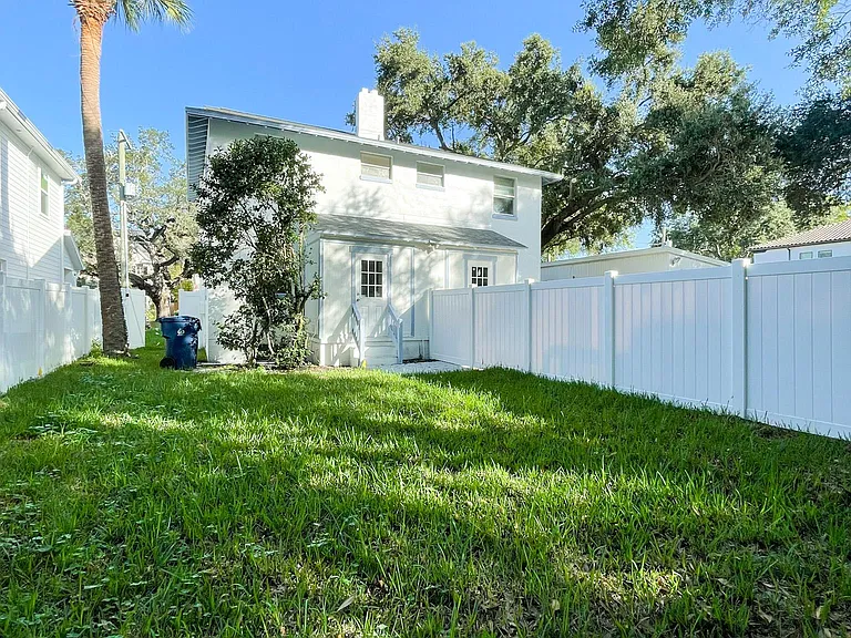 2918 W San Carlos St — Photo 12