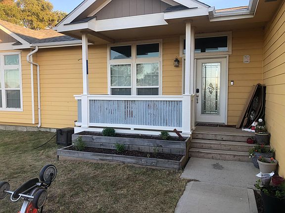 3rd image of 136 Cook Dr